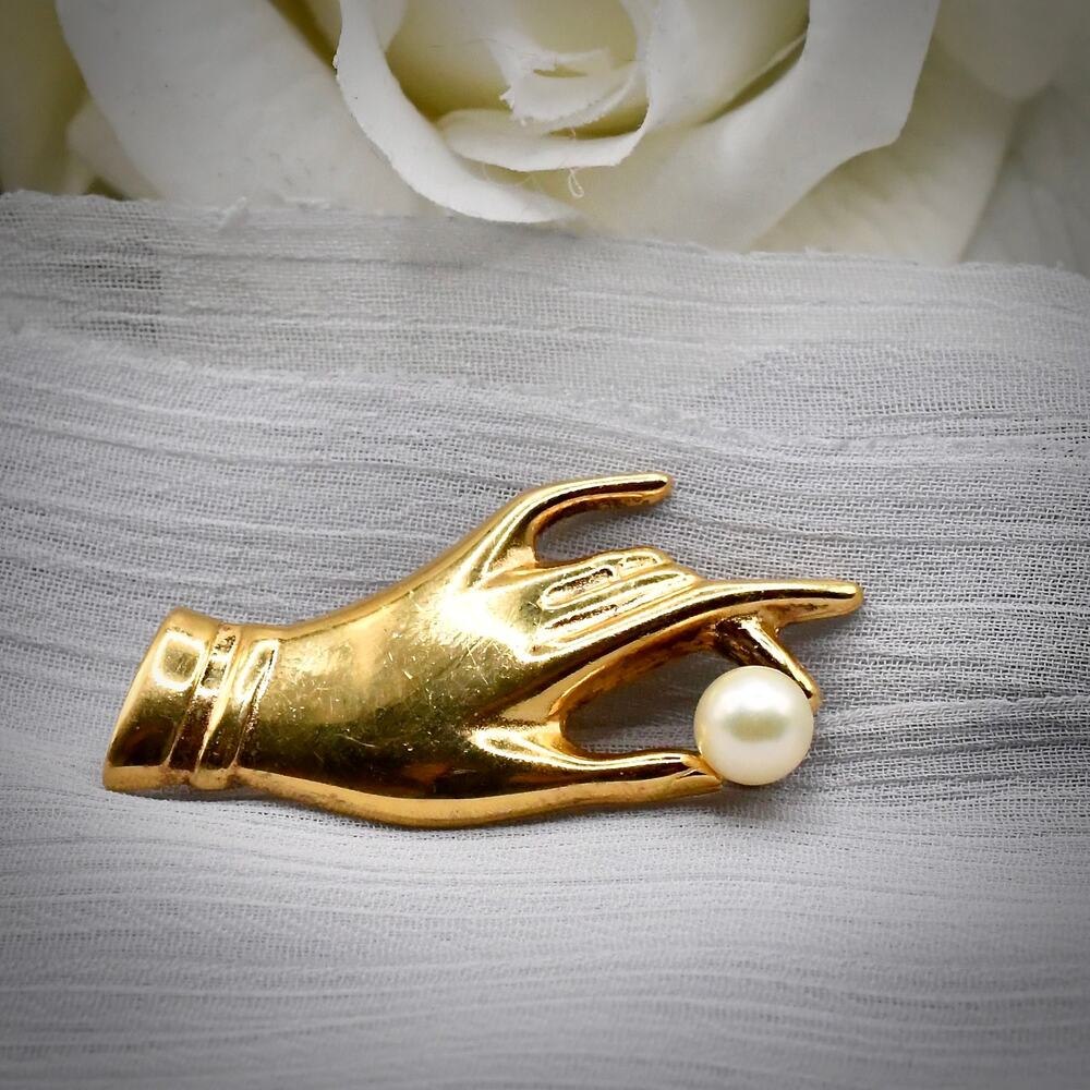 Vintage gold tone Hand Brooch Cultured Pearl Pin signed BTLR 925